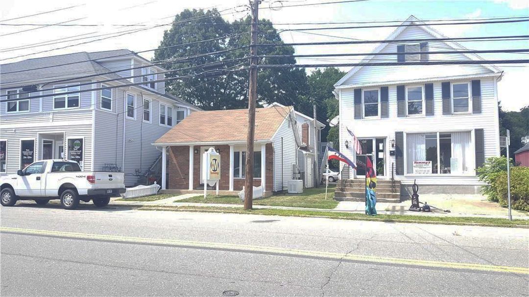 Free-Standing Office Building : 131 Providence St., Norwich, CT 06360